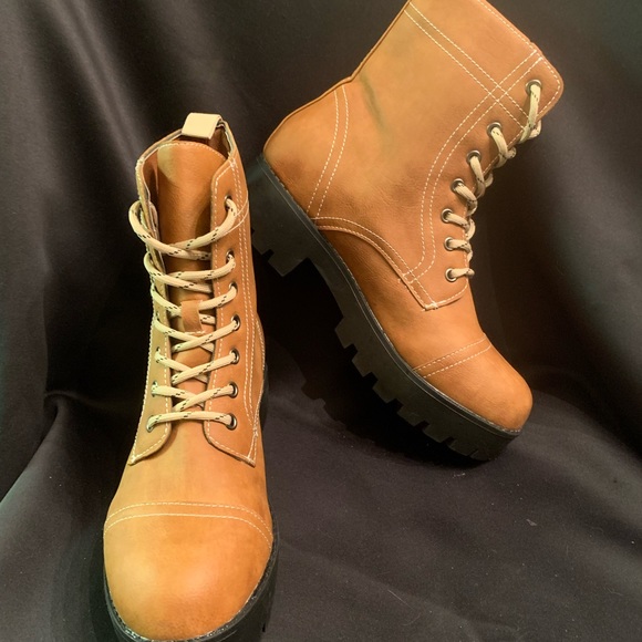 Seven7 women’s size 10 lace up high ankle combat style boots - Picture 1 of 10